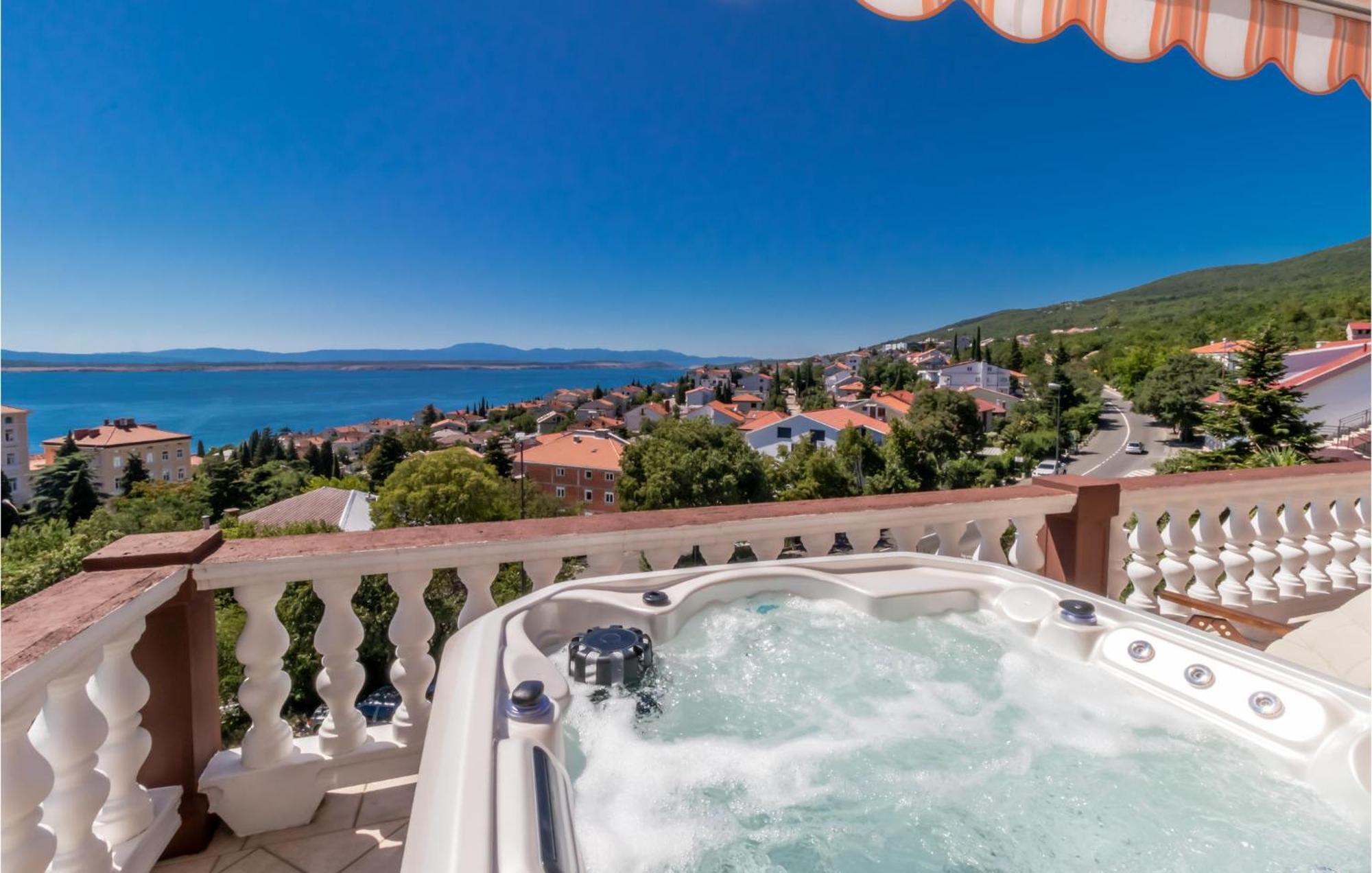 Beautiful Apartment In Crikvenica With Jacuzzi Екстер'єр фото